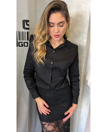Blusa con hombreras