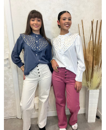Blusa de tachas en cuello